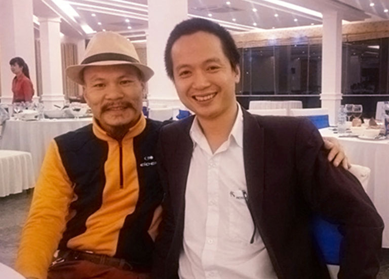 Giám đốc điều hành HOSCO miền Bắc Ông Trần Quang Cường (phải) cùng Ông Lữ Thành Long(Chủ tịch MISA)